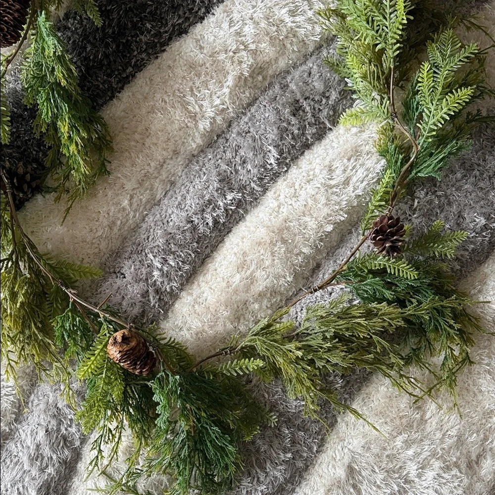 Pine & Pinecone Faux Garland - Green